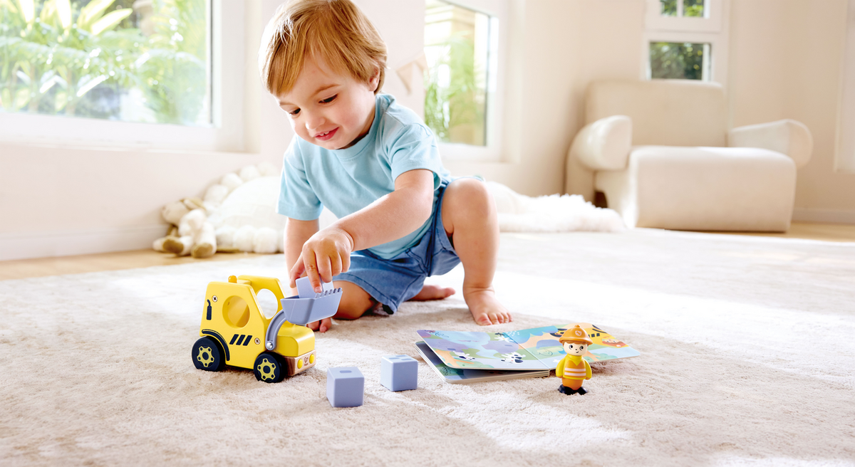 Excavadora Madera Personaje + Libro - HAPE