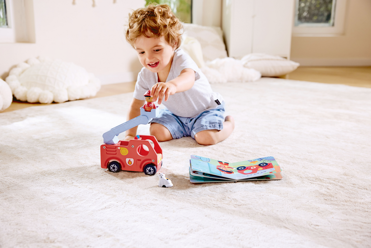 Camión Bomberos Madera Personaje + Libro - HAPE