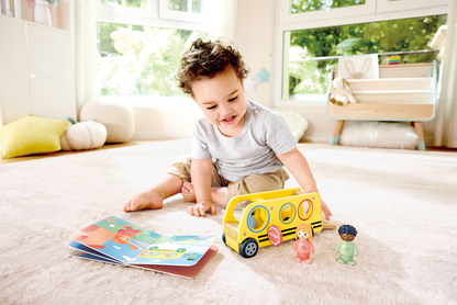 Autobus Escolar Madera + Libro y Personajes - HAPE