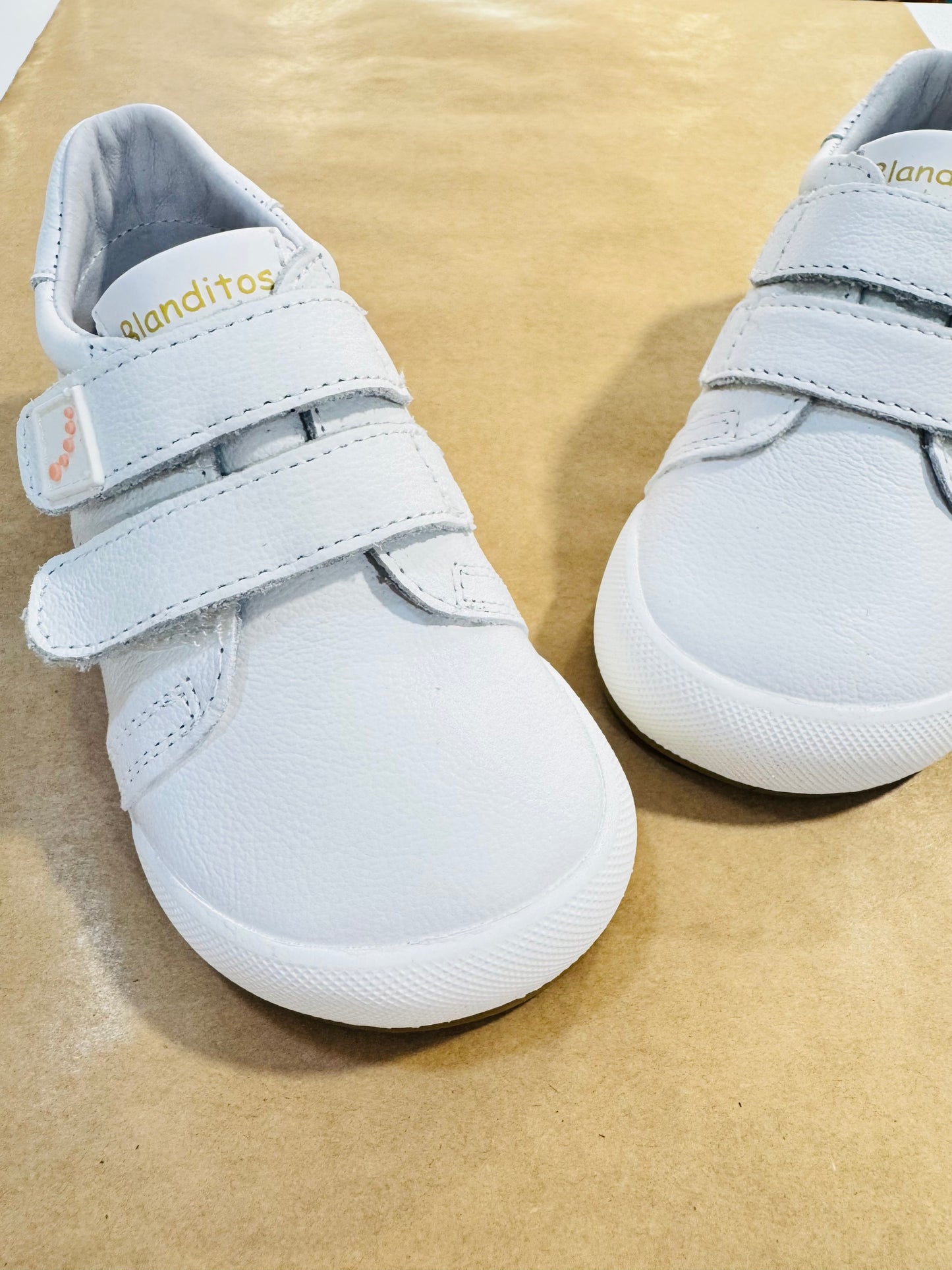 Deportivo Londres Blanco - BLANDITOS BY CRIOS