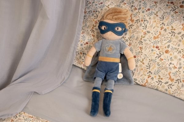 Muñeco Blandito JIm Superheroe 35cm- LITTLE DUTCH