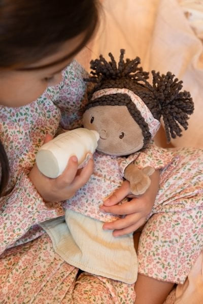 Bebé "Evi" con canastilla- LITTLE DUTCH